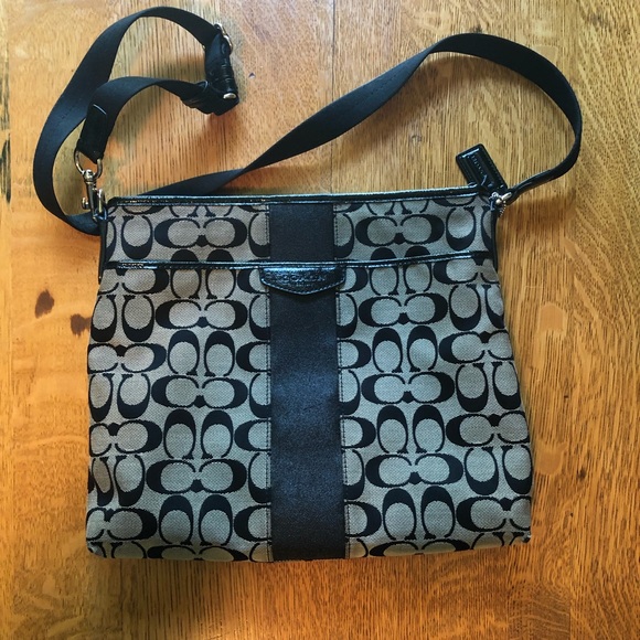 Coach Handbags - Coach messenger bag classic